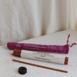 Kadzidła naturalne patyczkowe Shanti Dhoop do palenia wieczorem - 19 szt. Stupa Incense