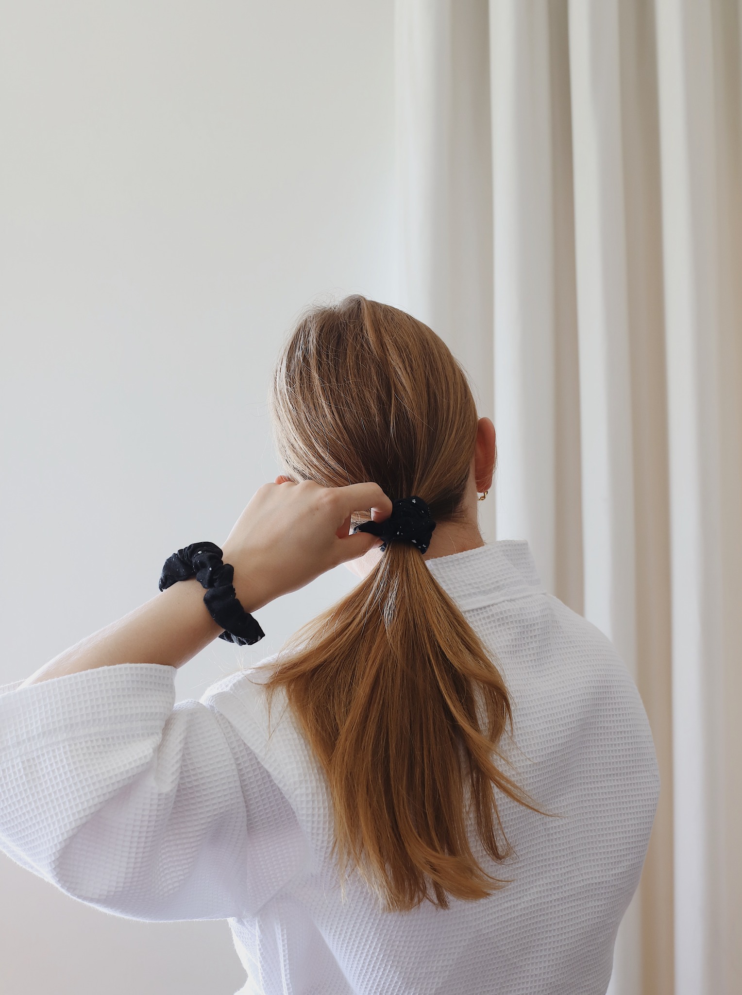 Scrunchie-do-wlosow-z-materialu-bambusowo-algowego-kosmos-1.jpg