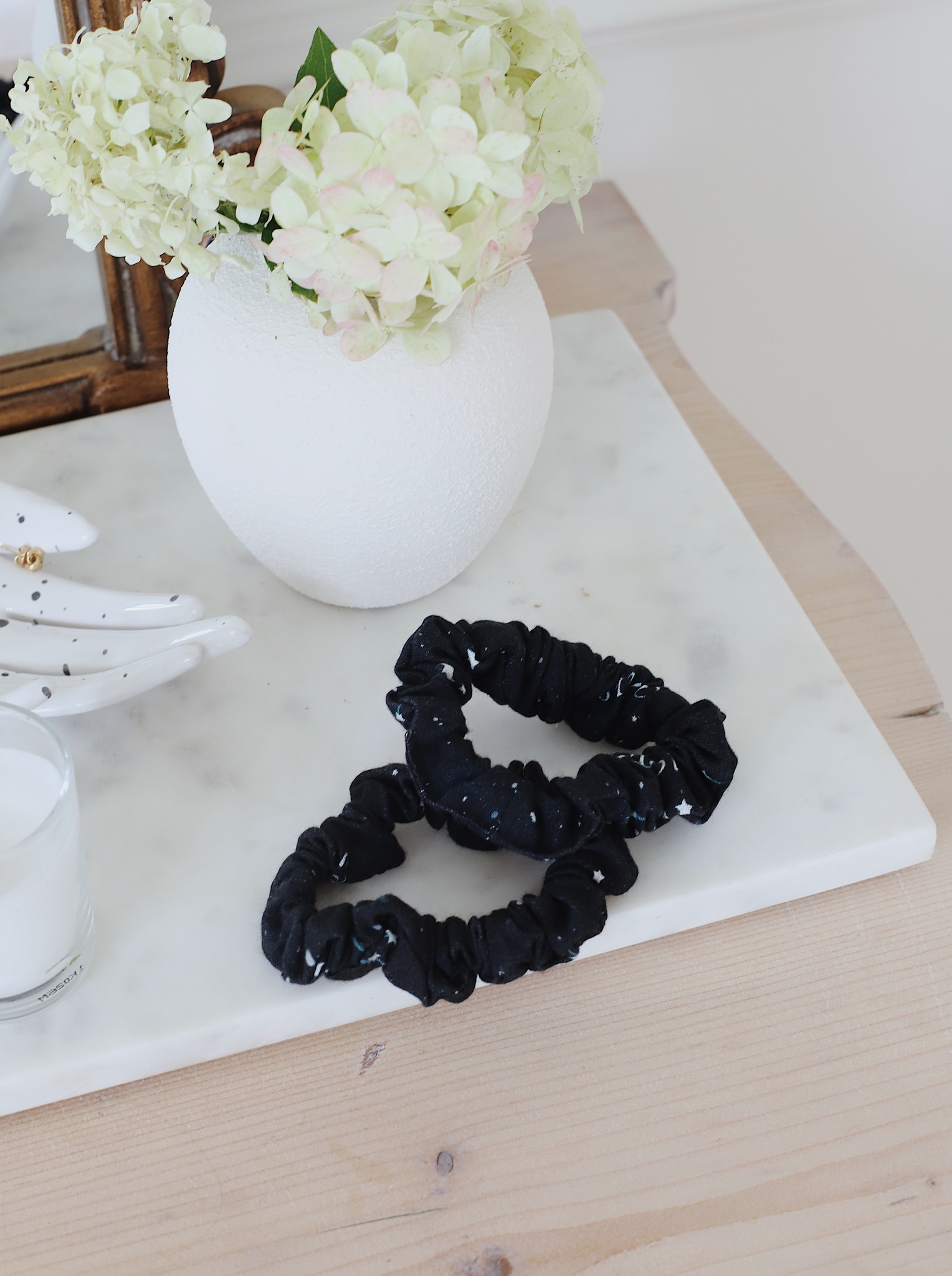 Scrunchie-do-wlosow-z-materialu-bambusowo-algowego-kosmos-liqen.jpg