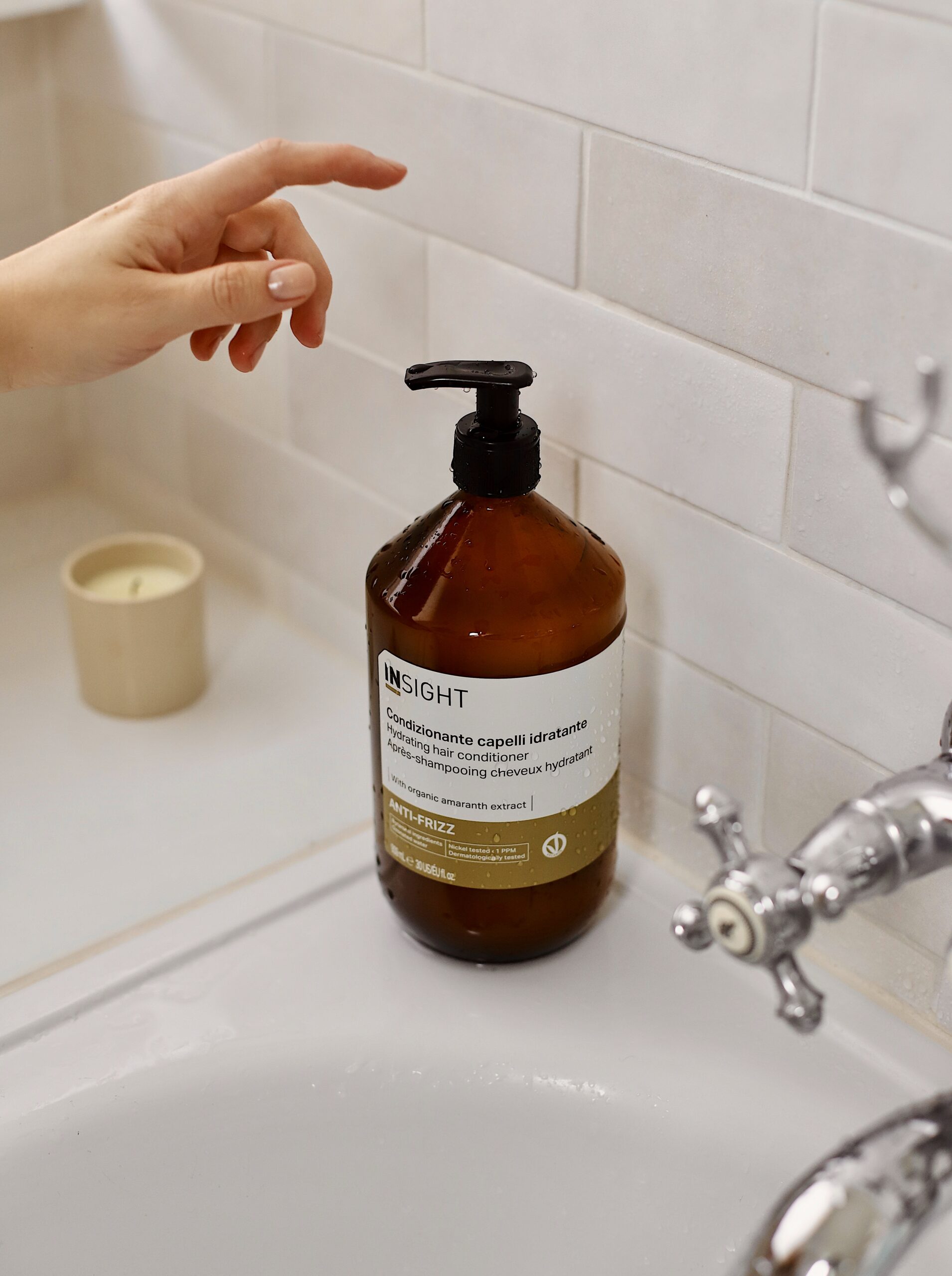 Odżywka zapobiegająca puszeniu się włosów Anti-frizz 900ml INSIGHT