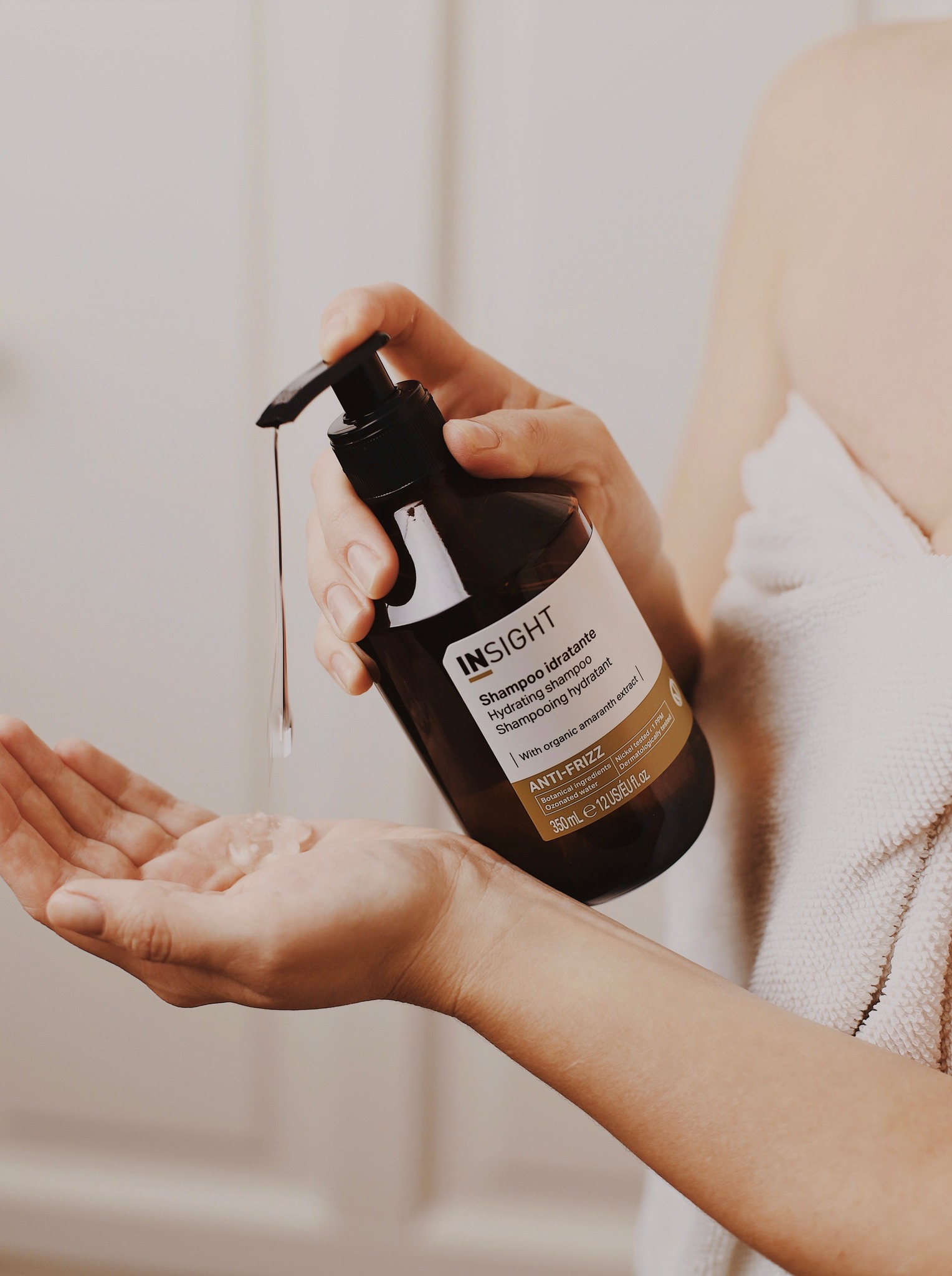 Szampon zapobiegający puszeniu się włosów Anti-frizz 350ml INSIGHT